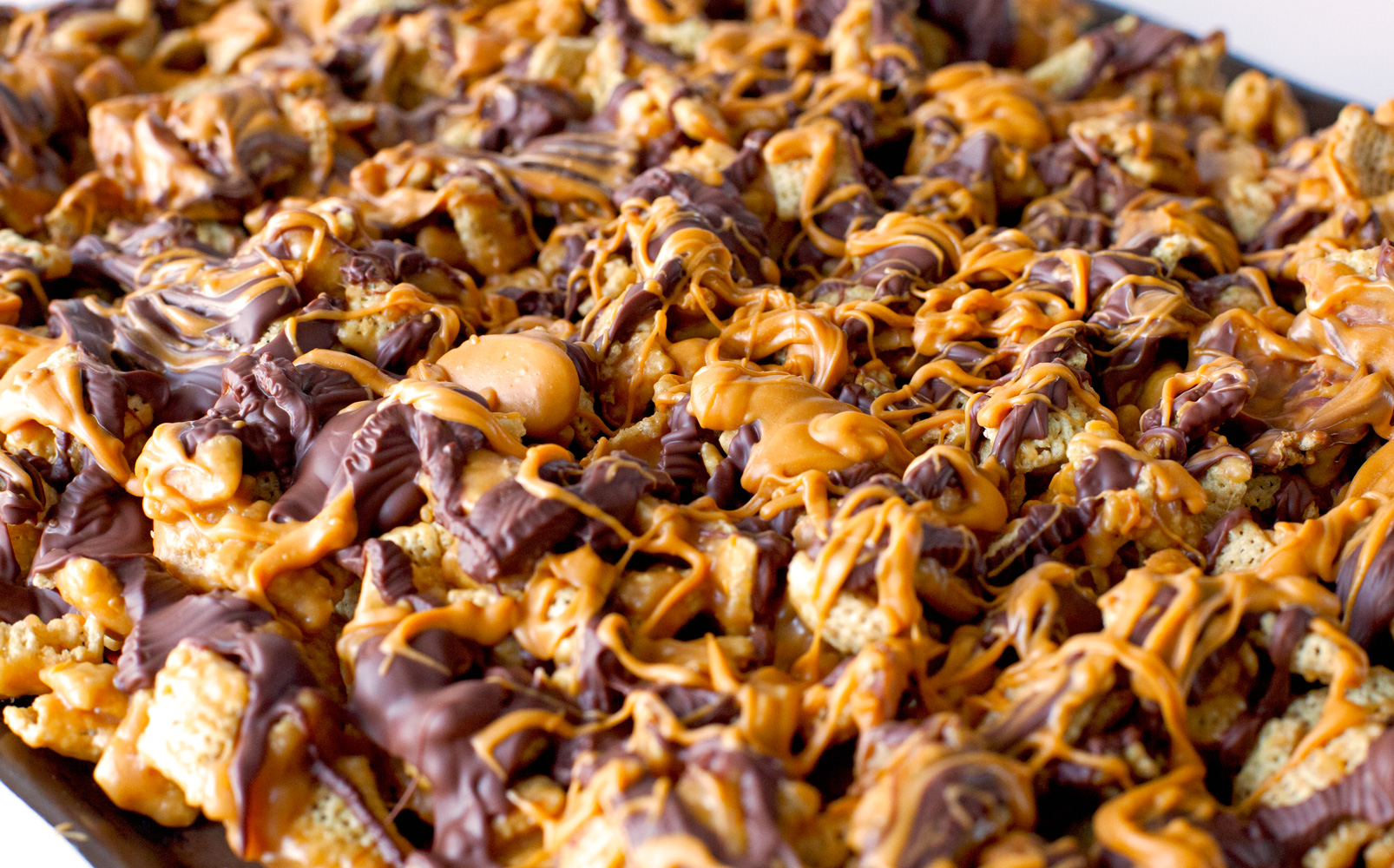 Ooey Gooey Cereal Crunch Mix by deliciouslyyum.com