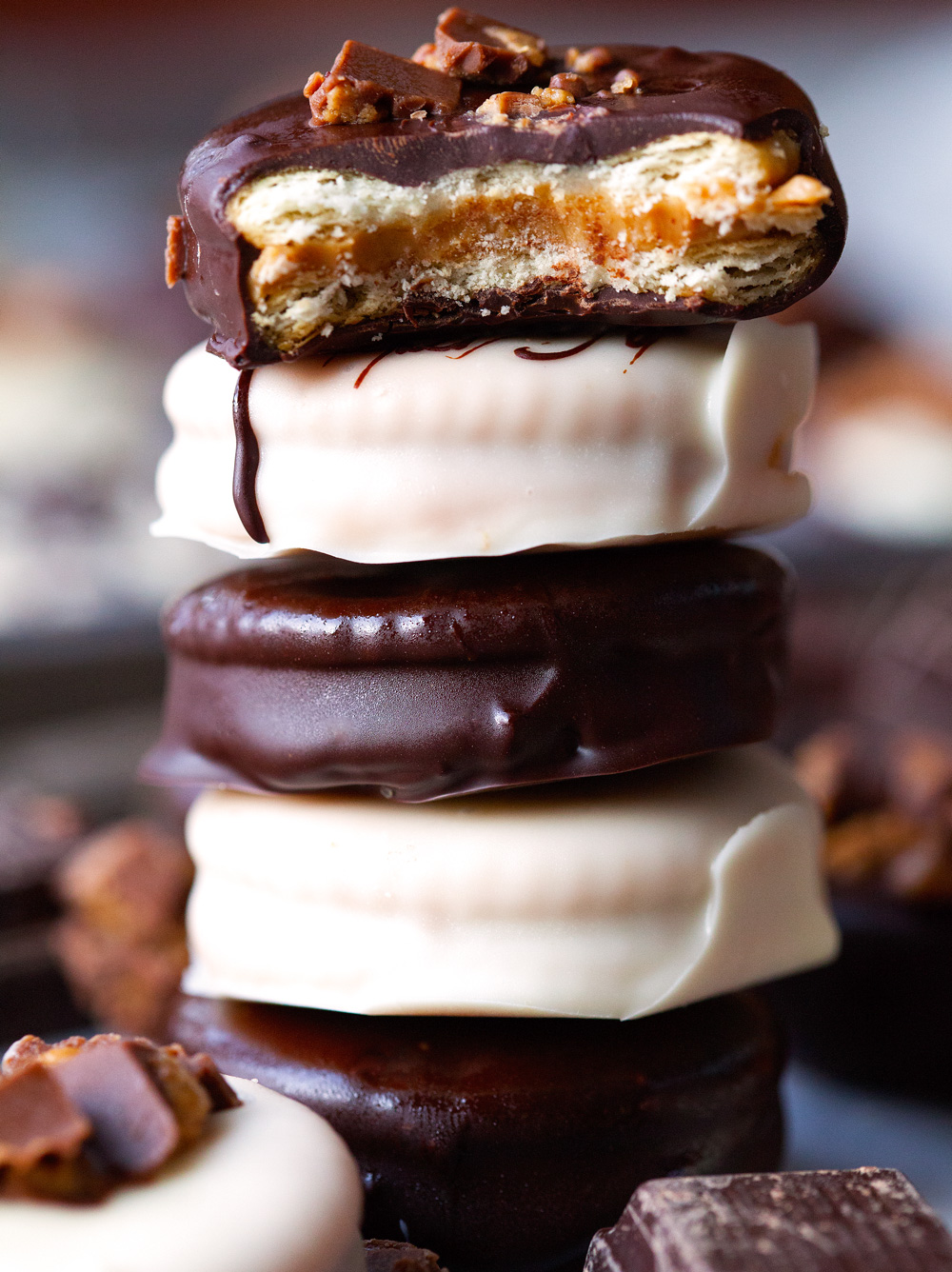 Chocolate and Peanut Butter Cracker Sandwiches by deliciouslyyum.com
