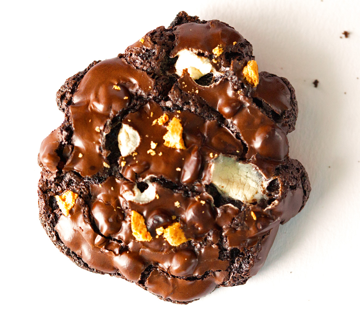 Flourless Chocolate Smore Cookies more at deliciouslyyum.com