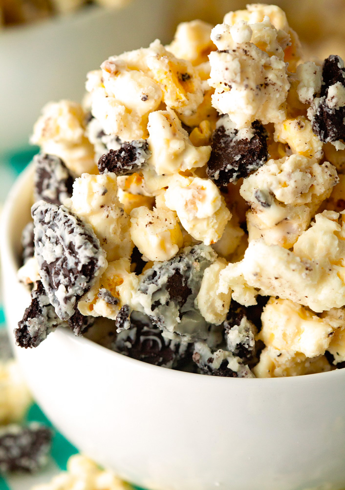 Cookies and Cream Popcorn by Deliciously Yum!
