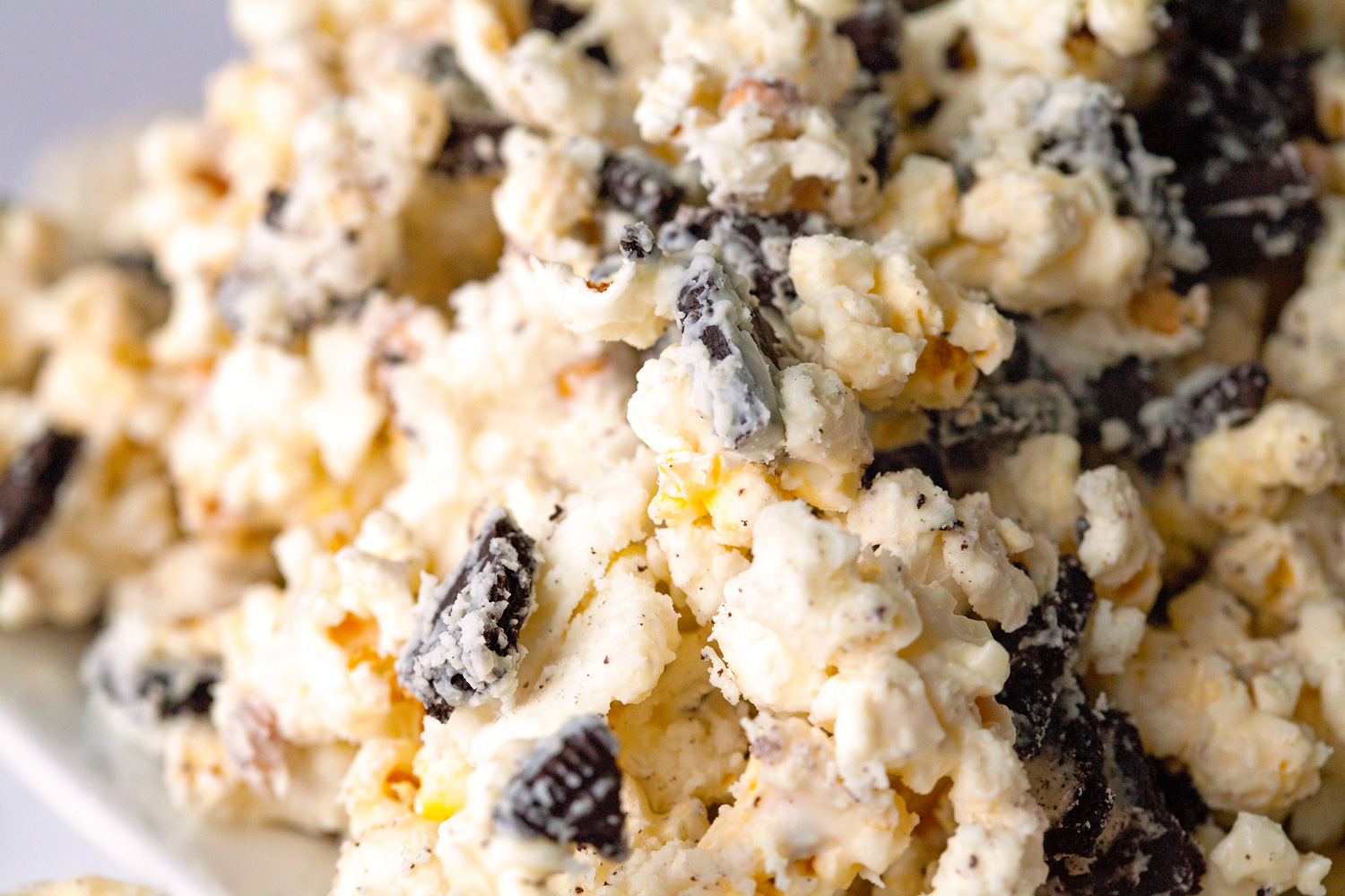Cookies and Cream Popcorn by Deliciously Yum!
