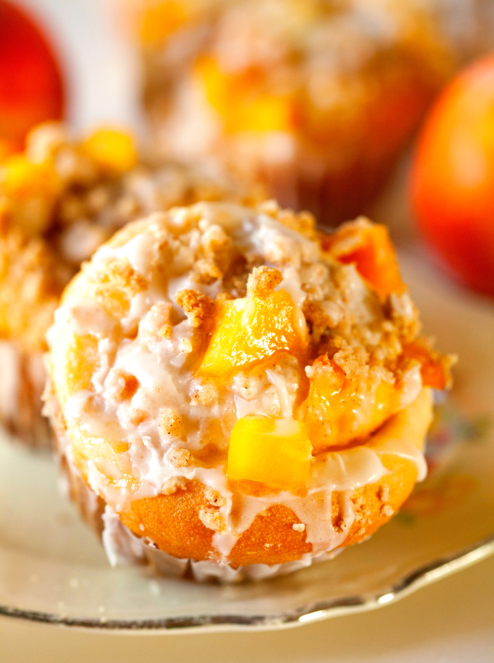 sweet-roll-peach-crumble-muffins