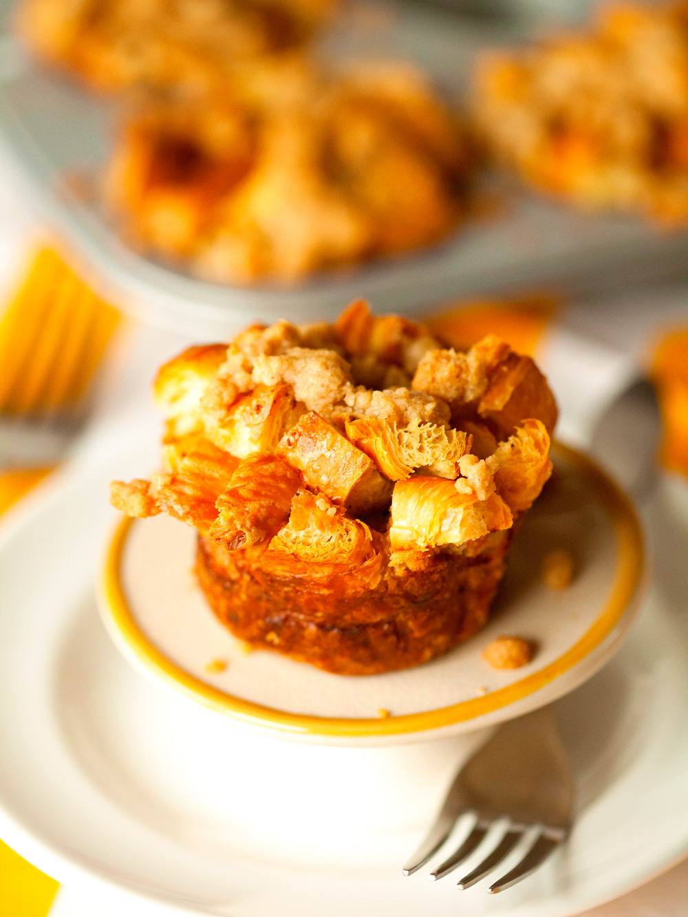 croissant-french-toast-crumble-muffins-with-streusel-topping