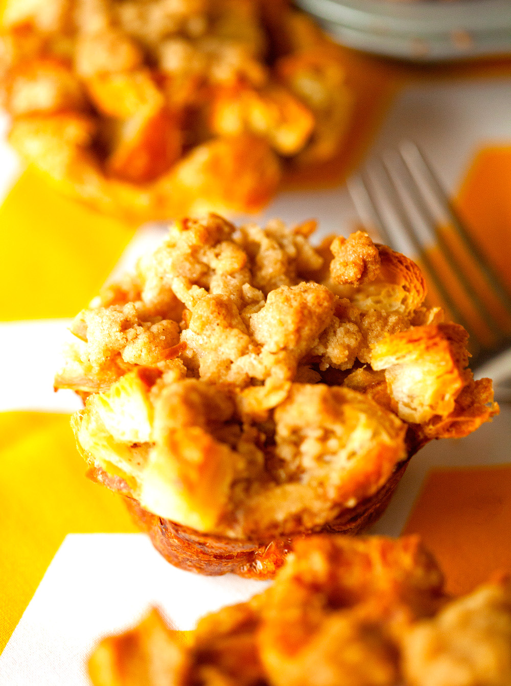 croissant-french-toast-crumble-muffins-with-streusel-topping