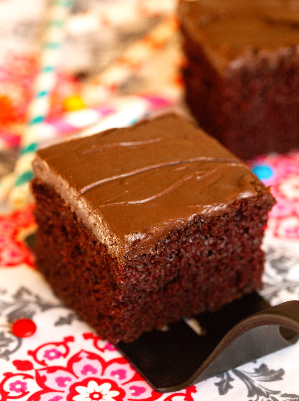 perfect-chocolate-cake-with-chocolate-cream-cheese-frosting