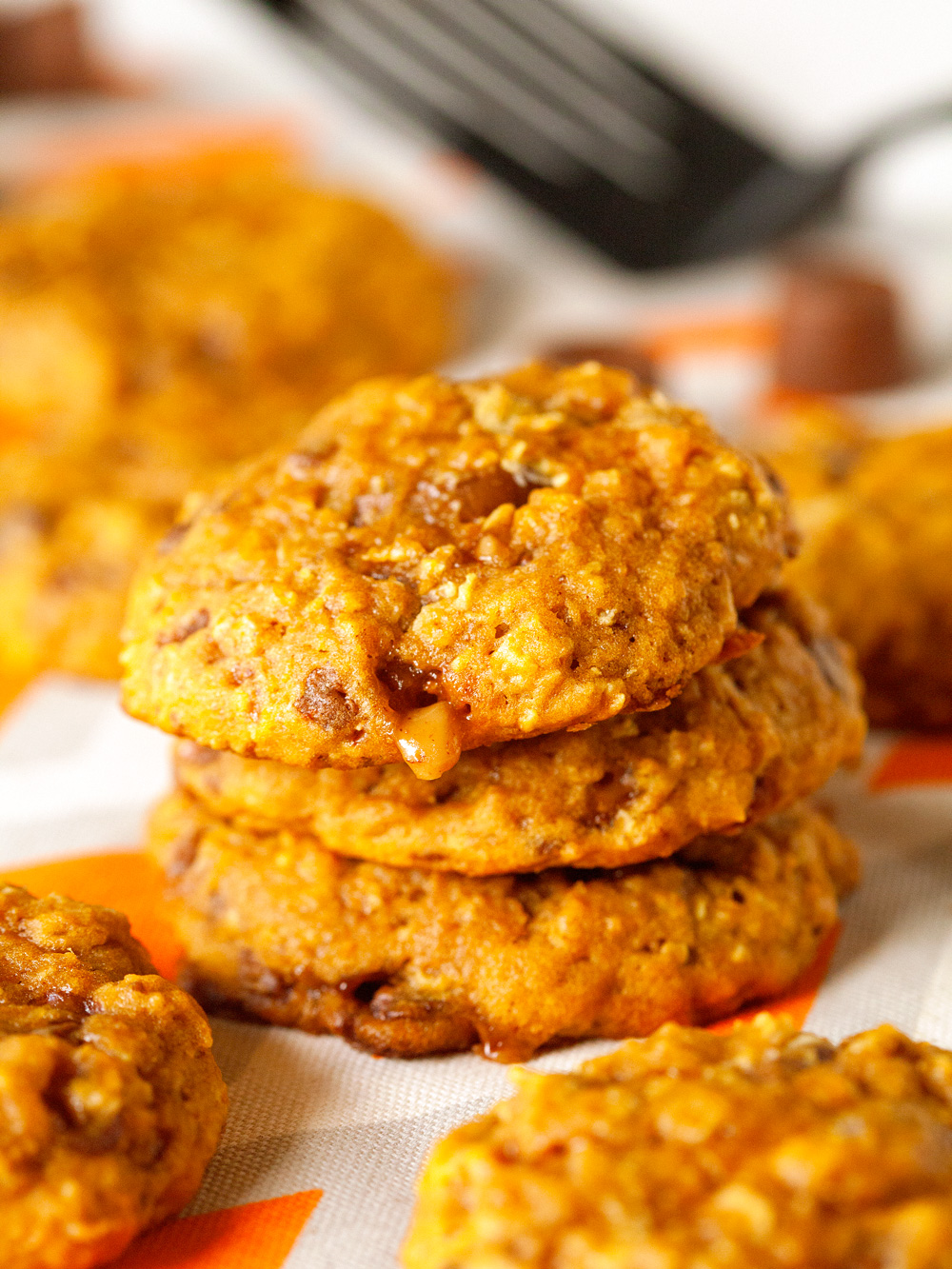 caramel-stuffed-oatmeal-pumpkin-cookies