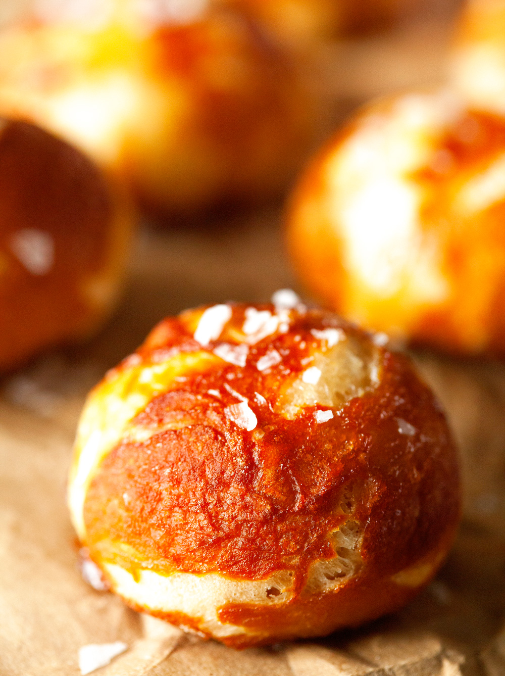 caramel-infused-pretzel-bites-with-cream-cheese-dipping-sauce
