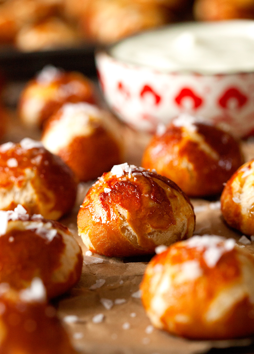 caramel-infused-pretzel-bites-with-cream-cheese-dipping-sauce